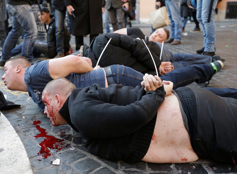 Illustration for article titled Dutch Soccer Hooligans Running Wild, Clashing With Riot Police In Rome